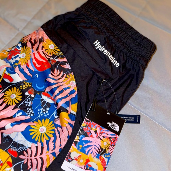 North Face Printed Hydrenaline 2000 Jogger Pants - Picture 4 of 11